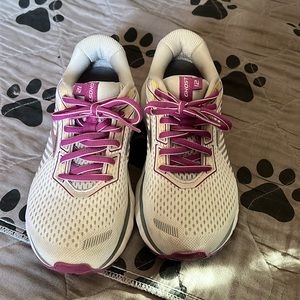Brooks ghost 12 shoes